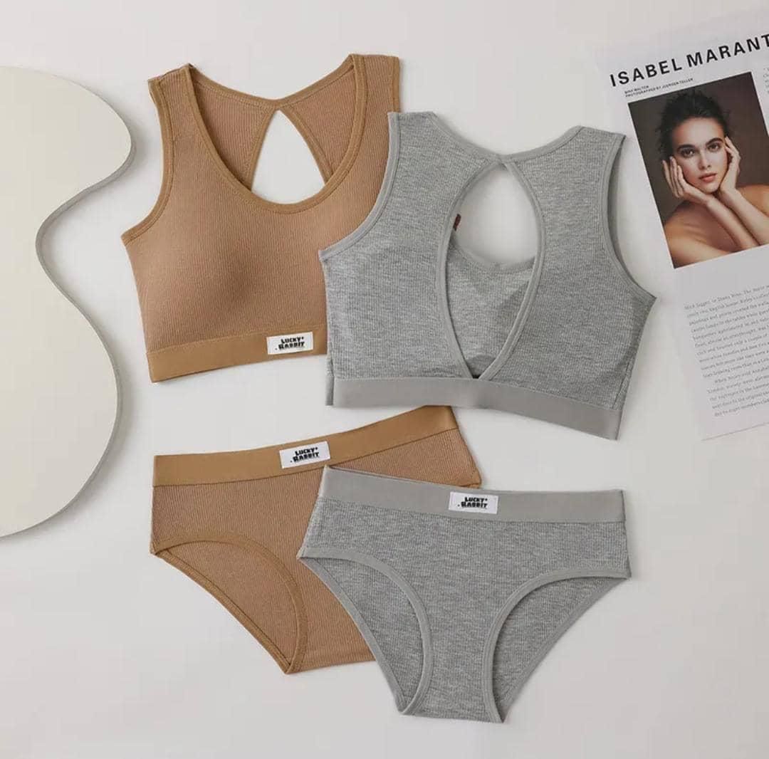 Ensemble Soutien-Gorge de Sport et Shorty Femme – Liberté de Mouvement et Style Sportif