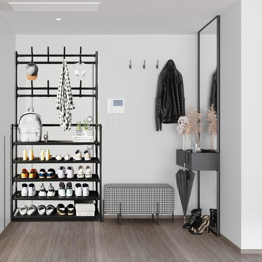 alt="Meuble d'entrée fonctionnel avec étagère à chaussures, patères pour manteaux et étagère supérieure pour chapeaux"
