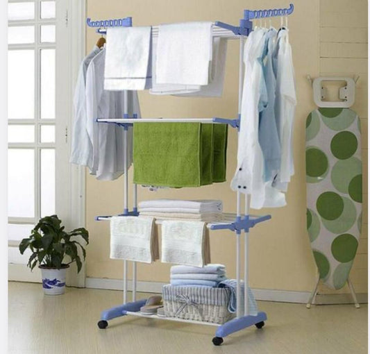 alt="Étendoir à linge blanc à 4 étagères avec ailes latérales et barre supérieure, idéal pour intérieur"